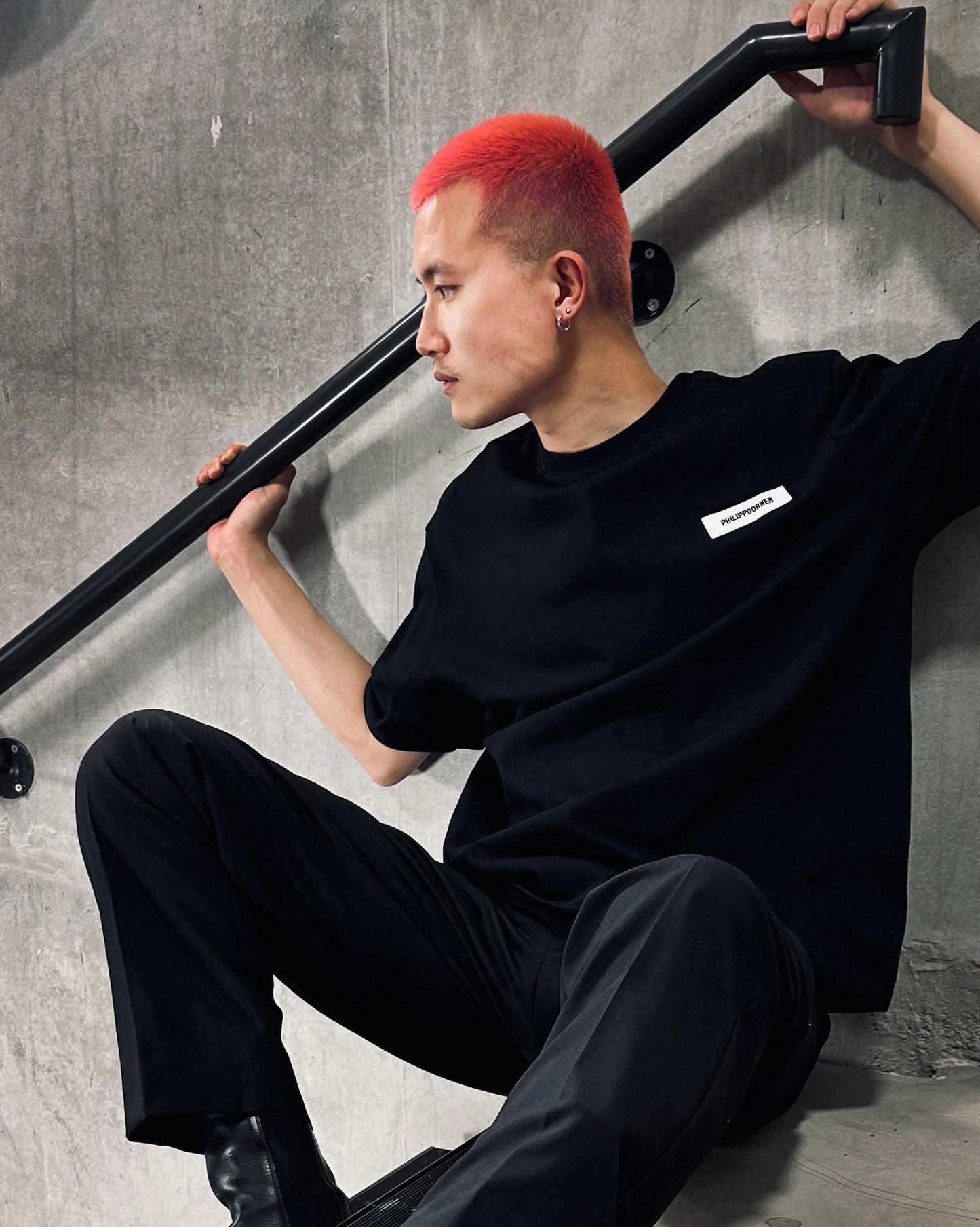 RELAXED BLACK T-SHIRT